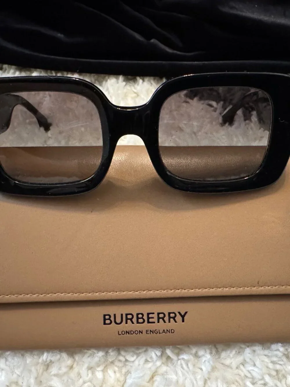 Burberry Sunglasses Delilah B4327 3977/87 Black Gloss Gold Thick Rim 51-23-140